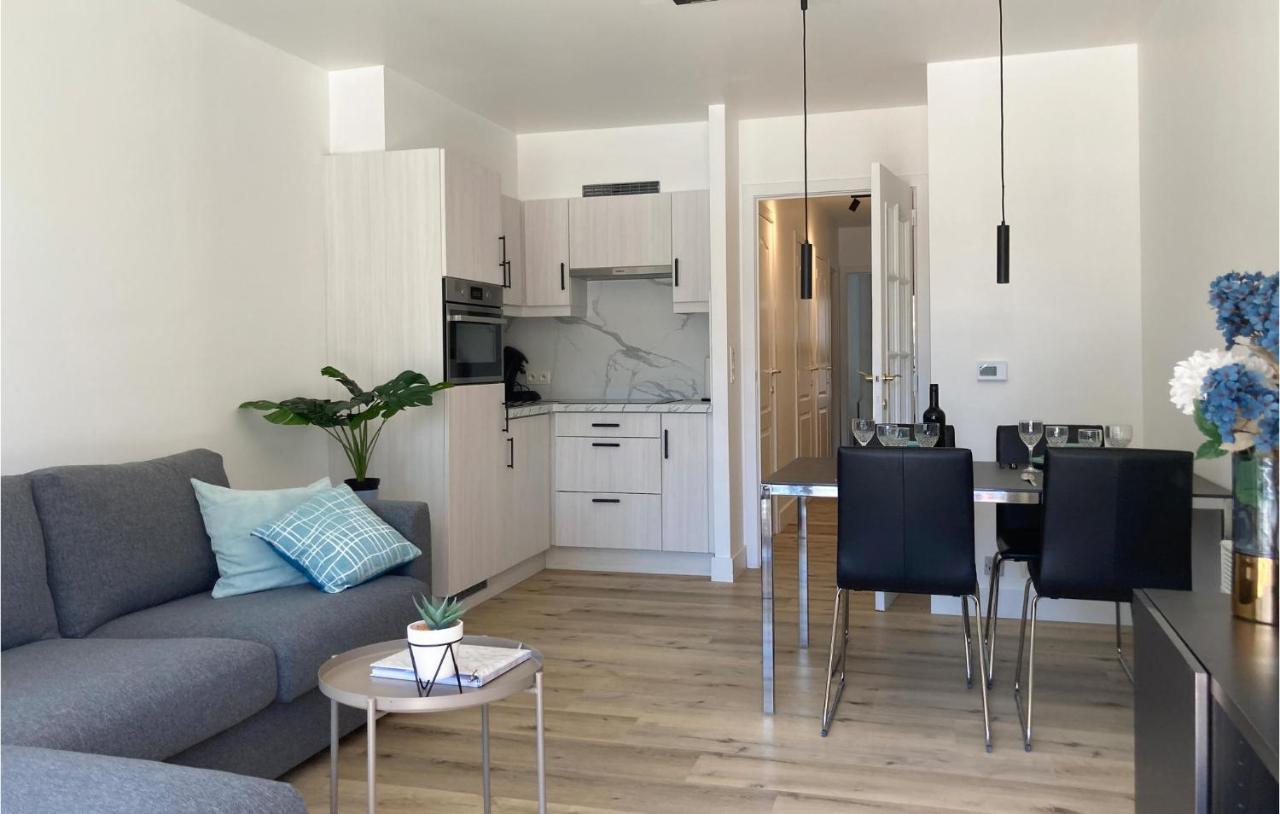 Beautiful In With Outdoor Swimming Pool, Wifi&2 Bedrooms Appartement
