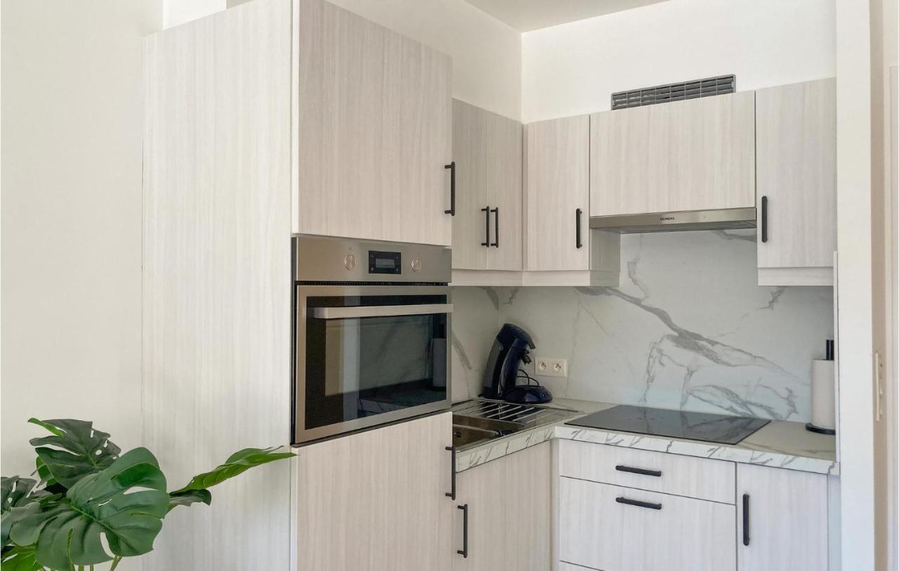 Beautiful In With Outdoor Swimming Pool, Wifi&2 Bedrooms *