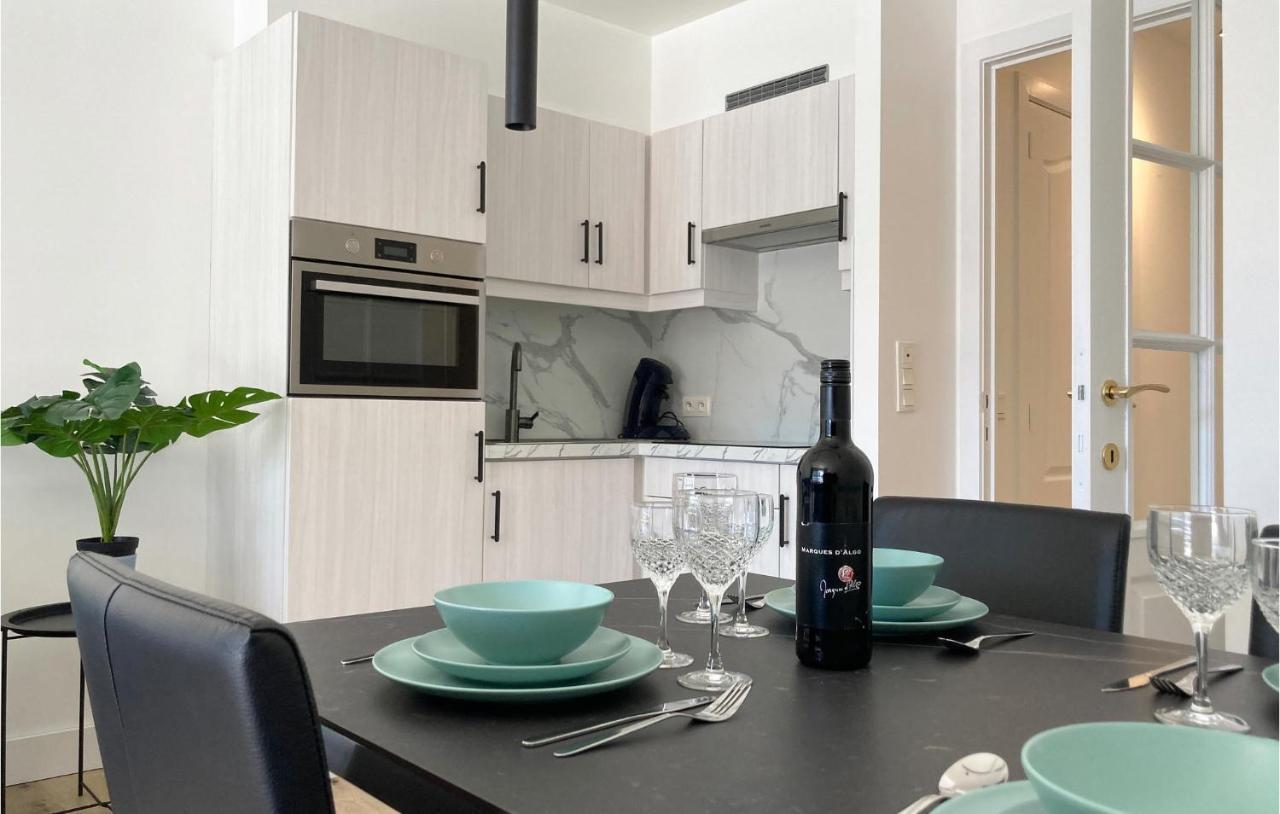 Beautiful In With Outdoor Swimming Pool, Wifi&2 Bedrooms Appartement