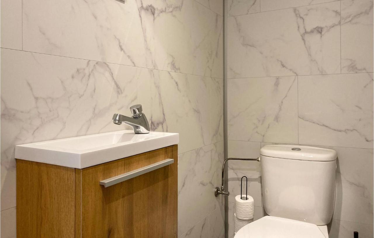 Beautiful In With Outdoor Swimming Pool, Wifi&2 Bedrooms Appartement Oostende
